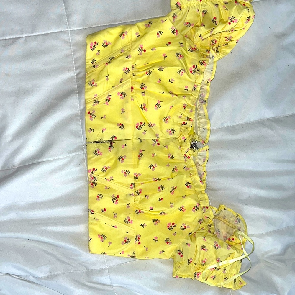 Yellow bustier off the shoulder wf crop top